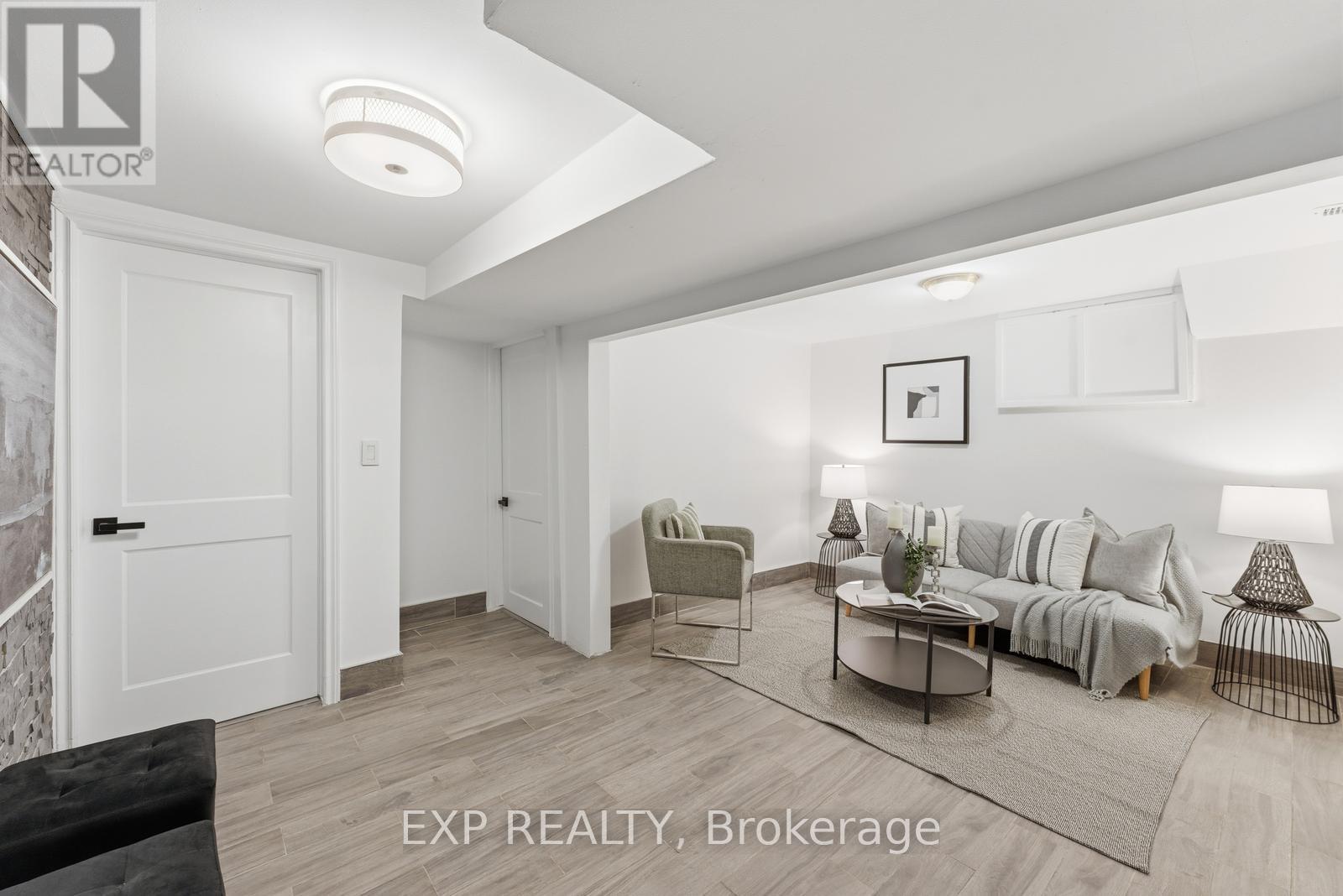 32 Victoria Boulevard, Toronto, Ontario  M6M 2C1 - Photo 23 - W12952534