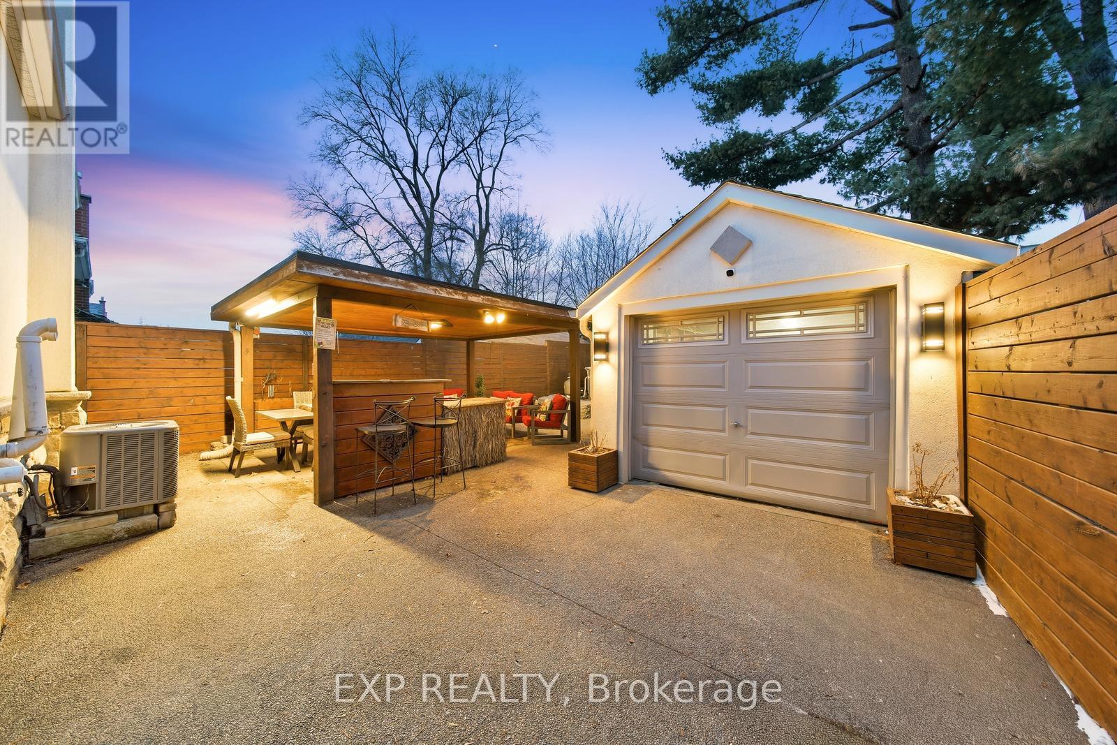 32 Victoria Boulevard, Toronto, Ontario  M6M 2C1 - Photo 31 - W12952534