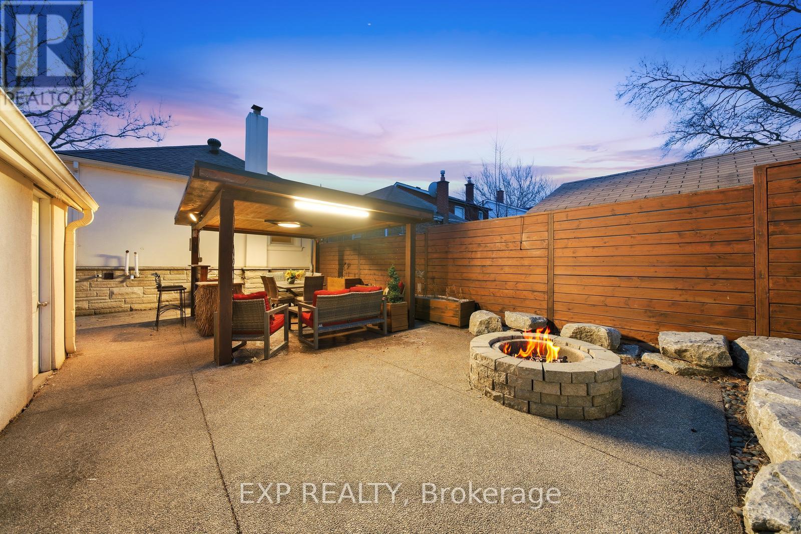 32 Victoria Boulevard, Toronto, Ontario  M6M 2C1 - Photo 33 - W12952534