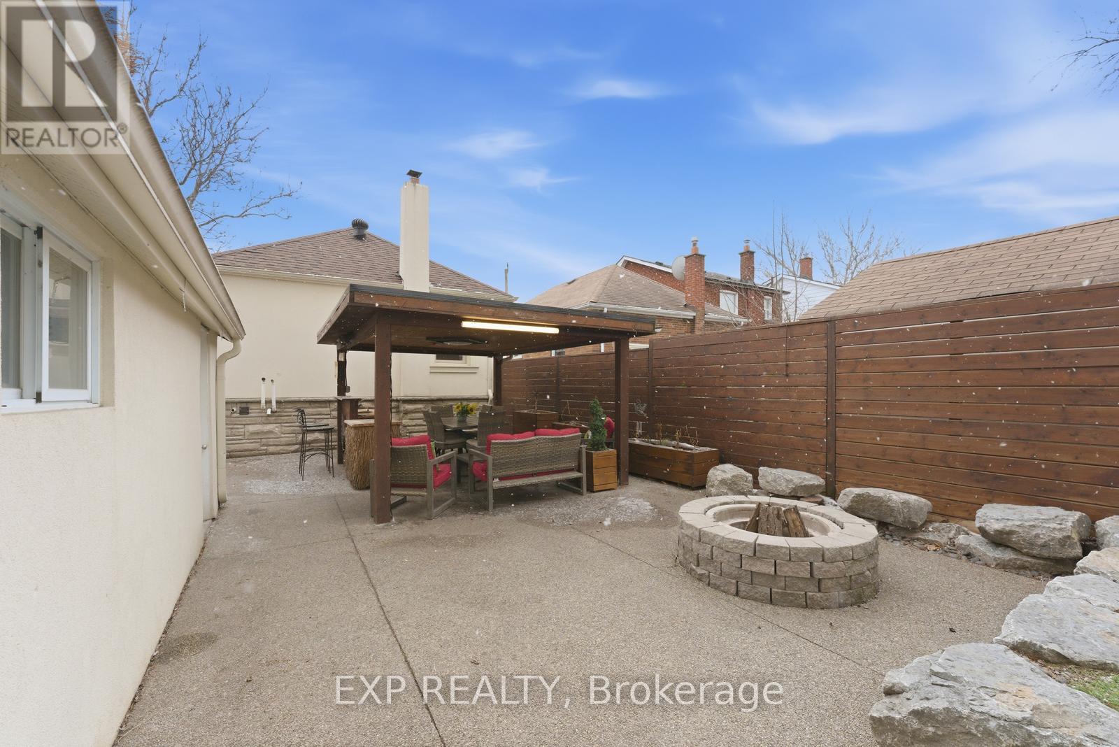 32 Victoria Boulevard, Toronto, Ontario  M6M 2C1 - Photo 34 - W12952534