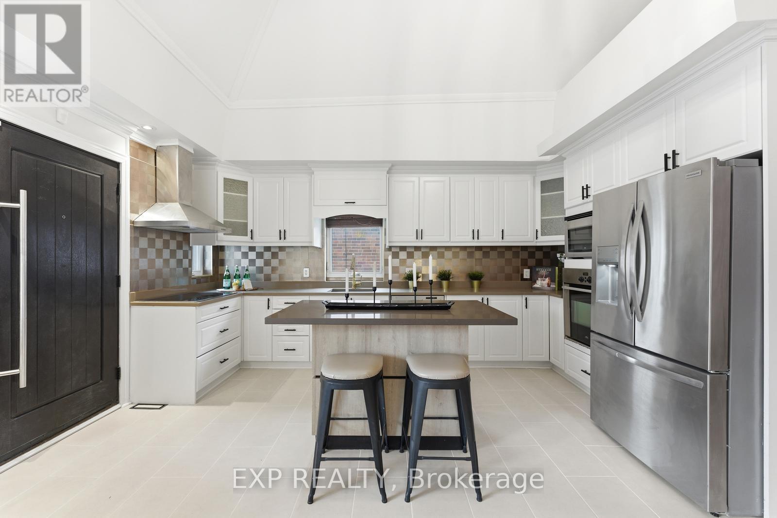 32 Victoria Boulevard, Toronto, Ontario  M6M 2C1 - Photo 4 - W12952534