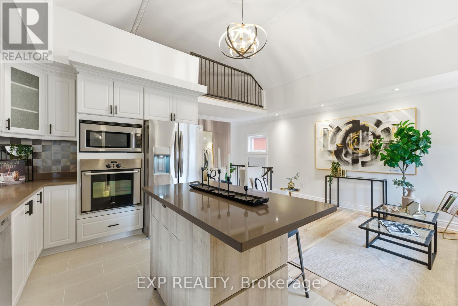 32 Victoria Boulevard, Toronto, Ontario  M6M 2C1 - Photo 6 - W12952534