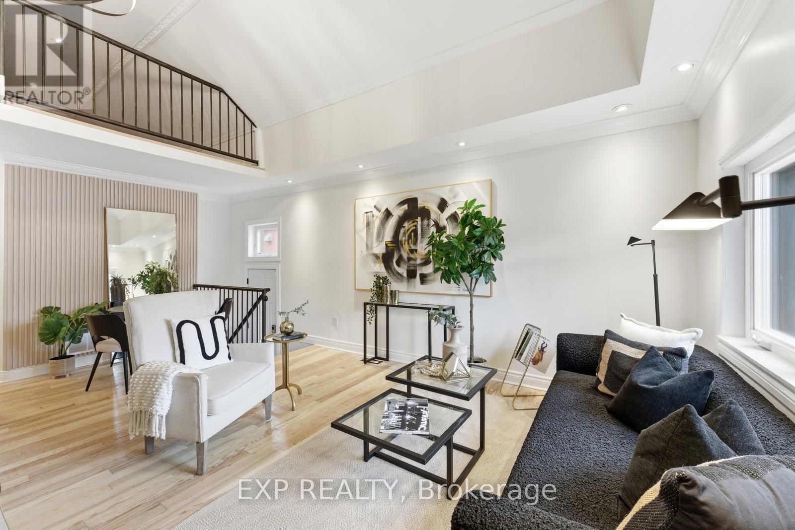 32 Victoria Boulevard, Toronto, Ontario  M6M 2C1 - Photo 9 - W12952534