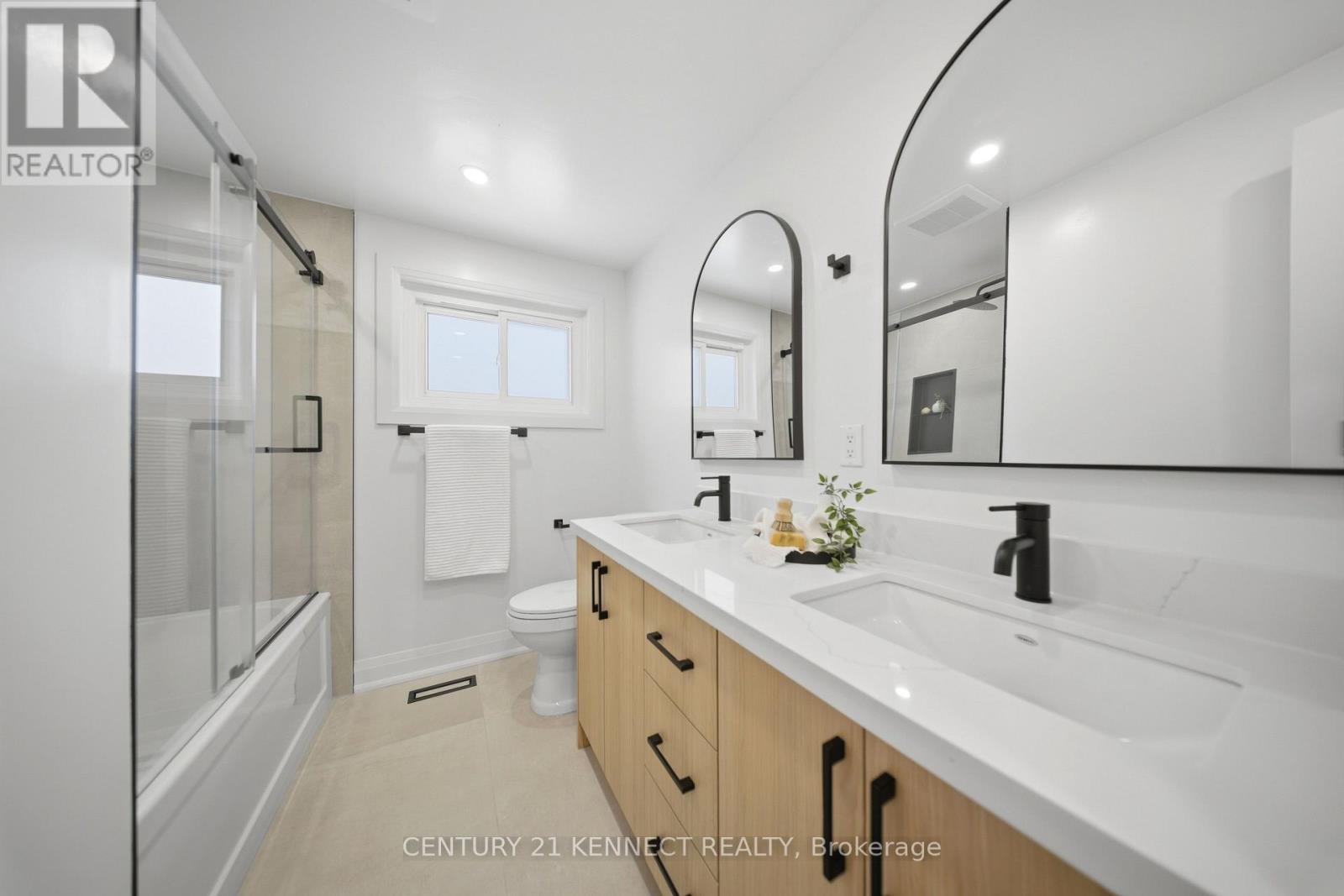 2121 Baynham Court, Mississauga, Ontario  L5A 1H1 - Photo 18 - W12952538