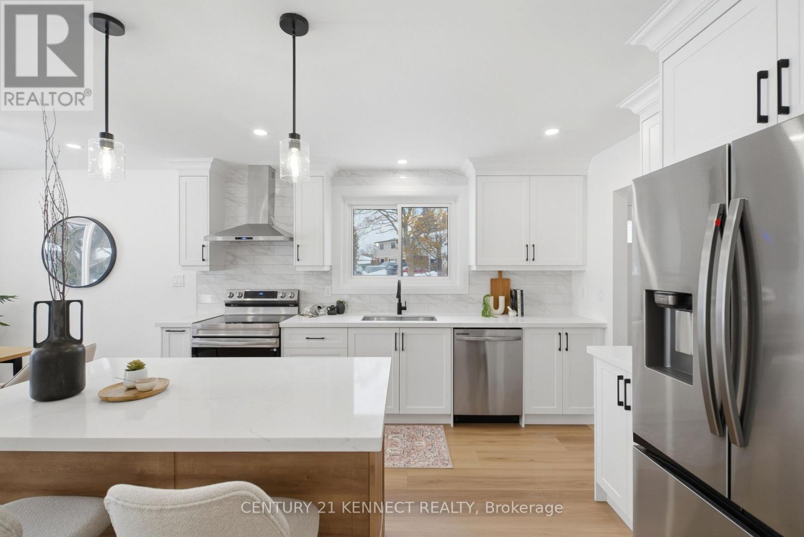 2121 Baynham Court, Mississauga, Ontario  L5A 1H1 - Photo 7 - W12952538