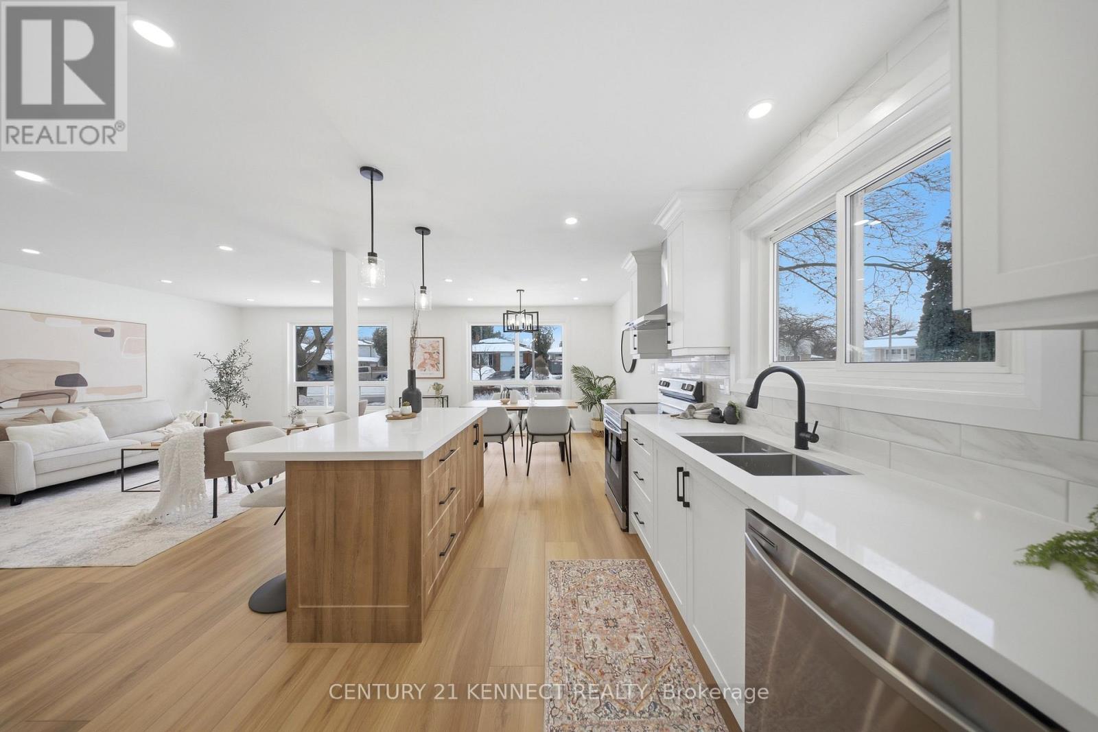 2121 Baynham Court, Mississauga, Ontario  L5A 1H1 - Photo 8 - W12952538