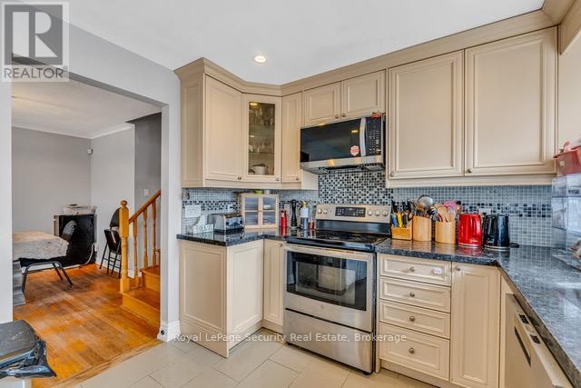 129 Milady Road, Toronto, Ontario  M9L 2J1 - Photo 14 - W12952542