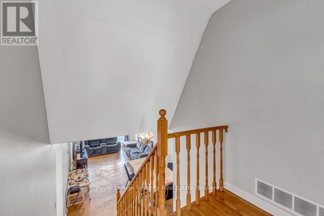 129 Milady Road, Toronto, Ontario  M9L 2J1 - Photo 19 - W12952542