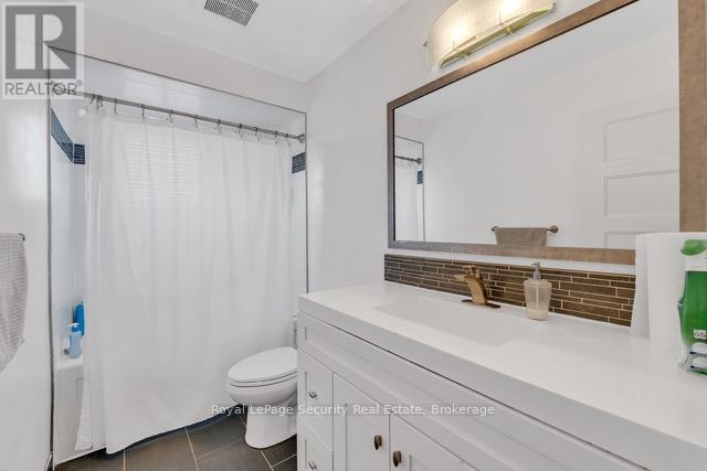 129 Milady Road, Toronto, Ontario  M9L 2J1 - Photo 20 - W12952542