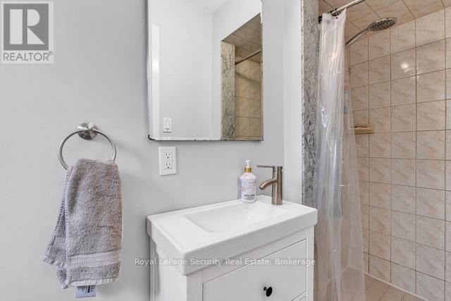 129 Milady Road, Toronto, Ontario  M9L 2J1 - Photo 28 - W12952542