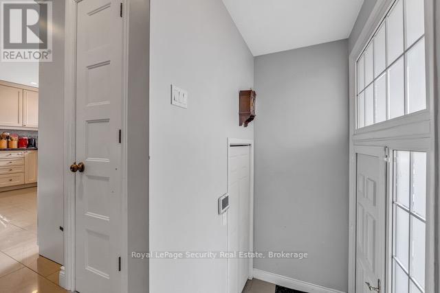 129 Milady Road, Toronto, Ontario  M9L 2J1 - Photo 4 - W12952542