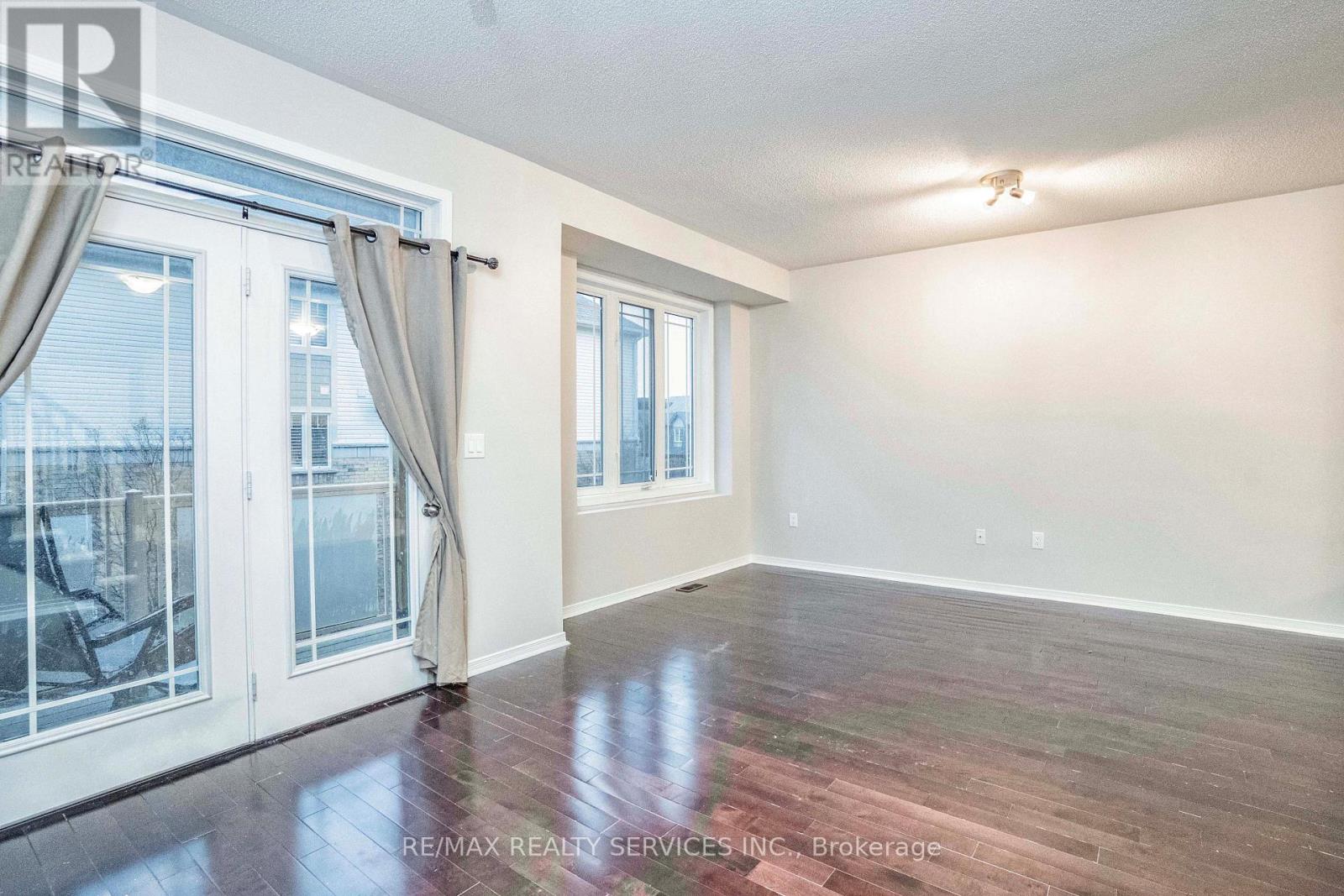 6 Birchfield Crescent, Caledon, Ontario  L7C 3P6 - Photo 11 - W12952546