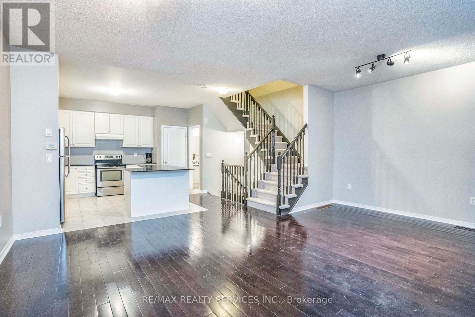 6 Birchfield Crescent, Caledon, Ontario  L7C 3P6 - Photo 12 - W12952546