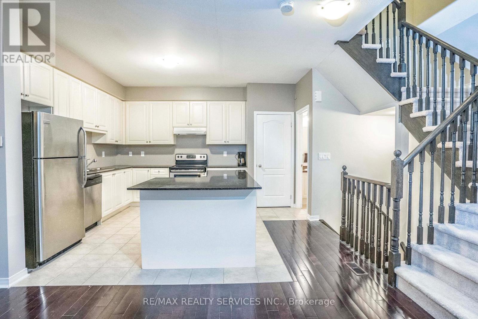 6 Birchfield Crescent, Caledon, Ontario  L7C 3P6 - Photo 13 - W12952546