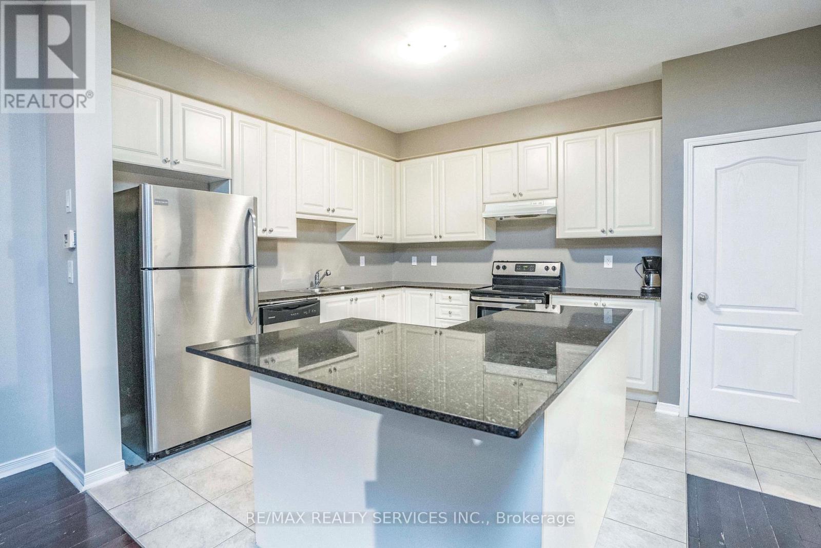 6 Birchfield Crescent, Caledon, Ontario  L7C 3P6 - Photo 14 - W12952546