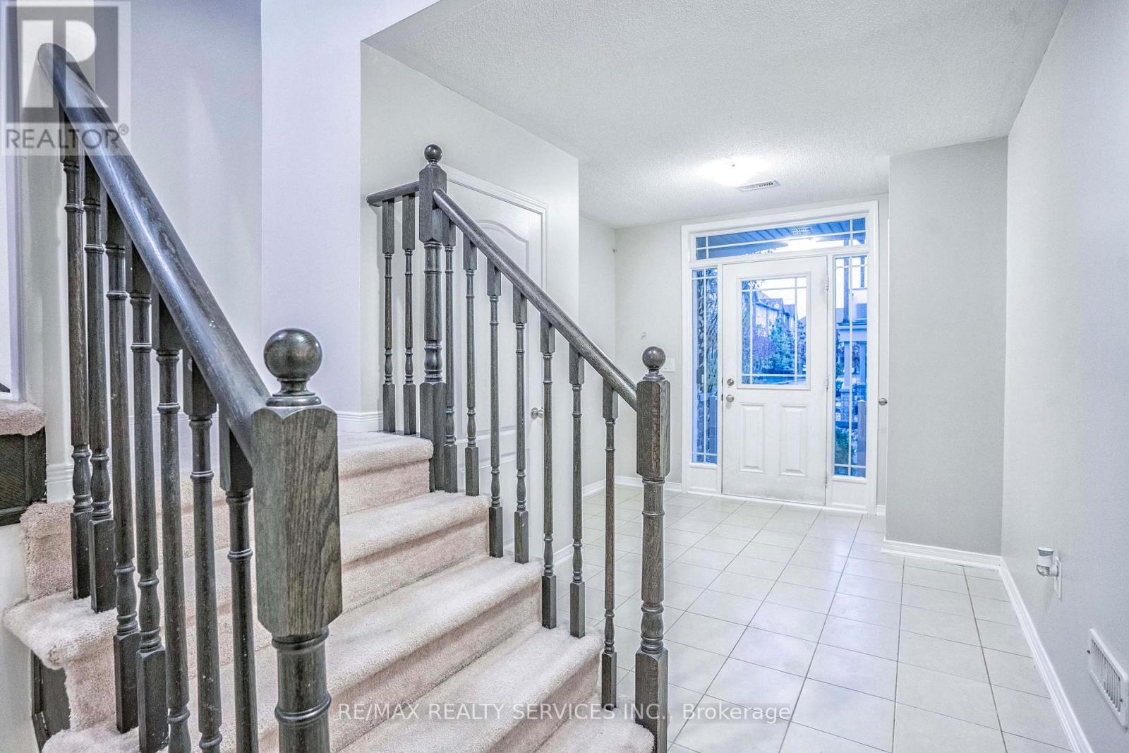 6 Birchfield Crescent, Caledon, Ontario  L7C 3P6 - Photo 5 - W12952546