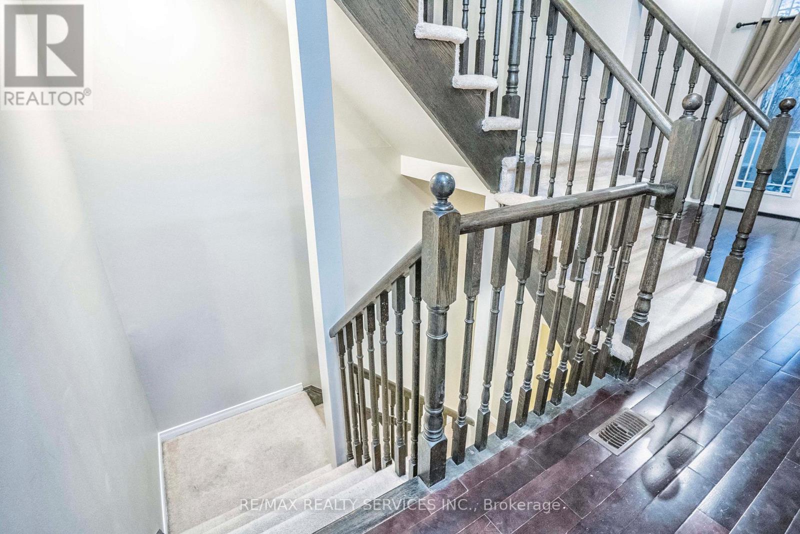 6 Birchfield Crescent, Caledon, Ontario  L7C 3P6 - Photo 6 - W12952546