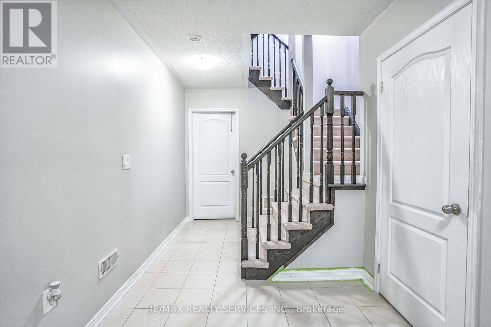 6 Birchfield Crescent, Caledon, Ontario  L7C 3P6 - Photo 7 - W12952546