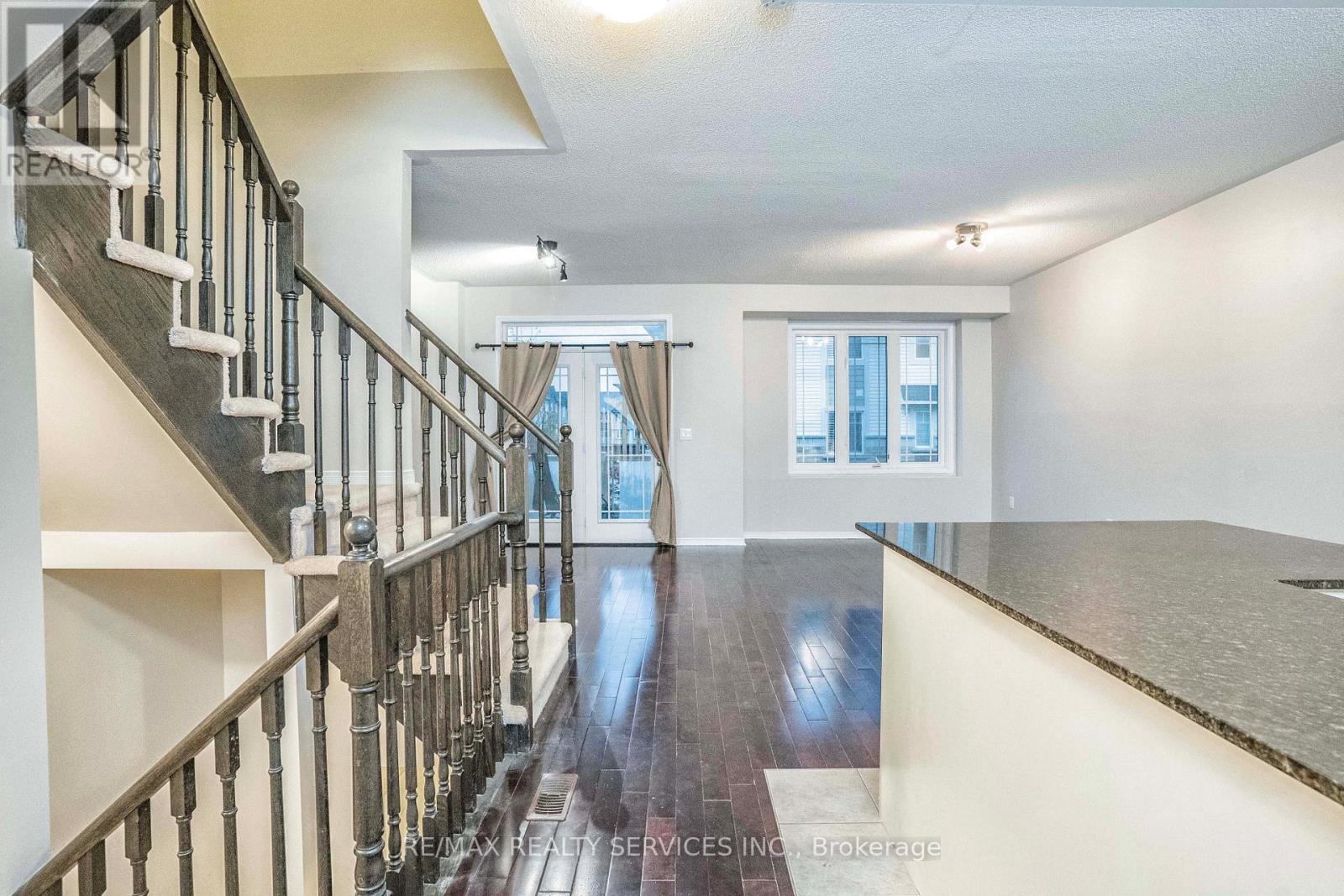 6 Birchfield Crescent, Caledon, Ontario  L7C 3P6 - Photo 8 - W12952546