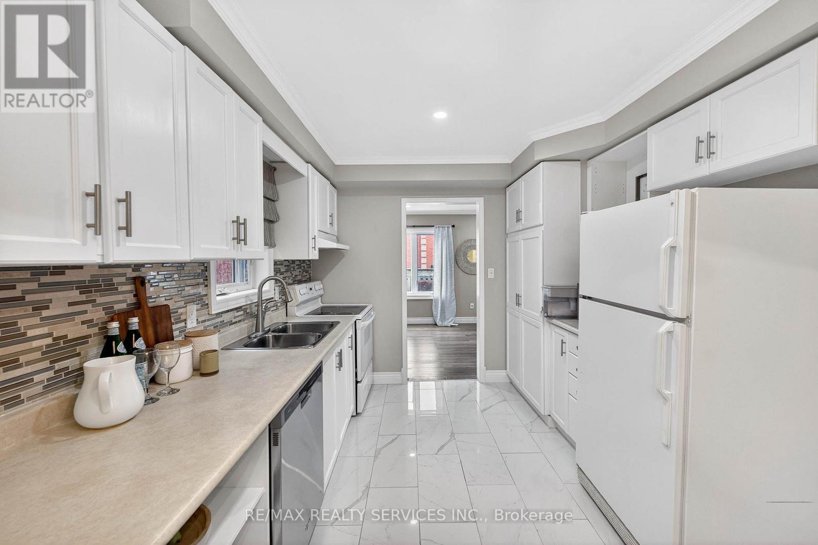 99 White Tail Crescent, Brampton, Ontario  L6Y 5B9 - Photo 13 - W12952570