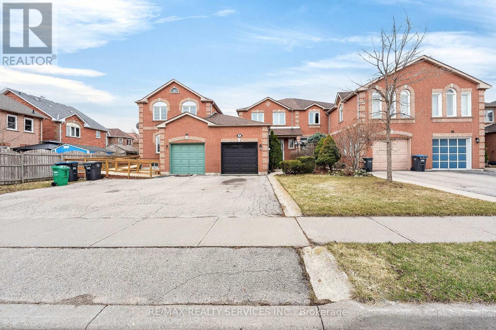 99 White Tail Crescent, Brampton, Ontario  L6Y 5B9 - Photo 3 - W12952570