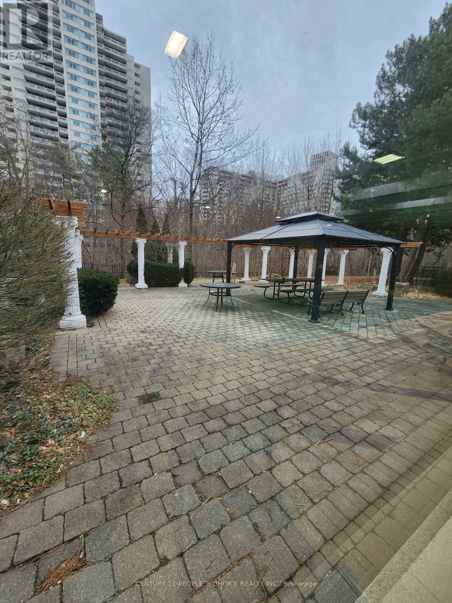 1803 - 3695 Kaneff Crescent, Mississauga, Ontario  L5A 4B6 - Photo 6 - W12952604