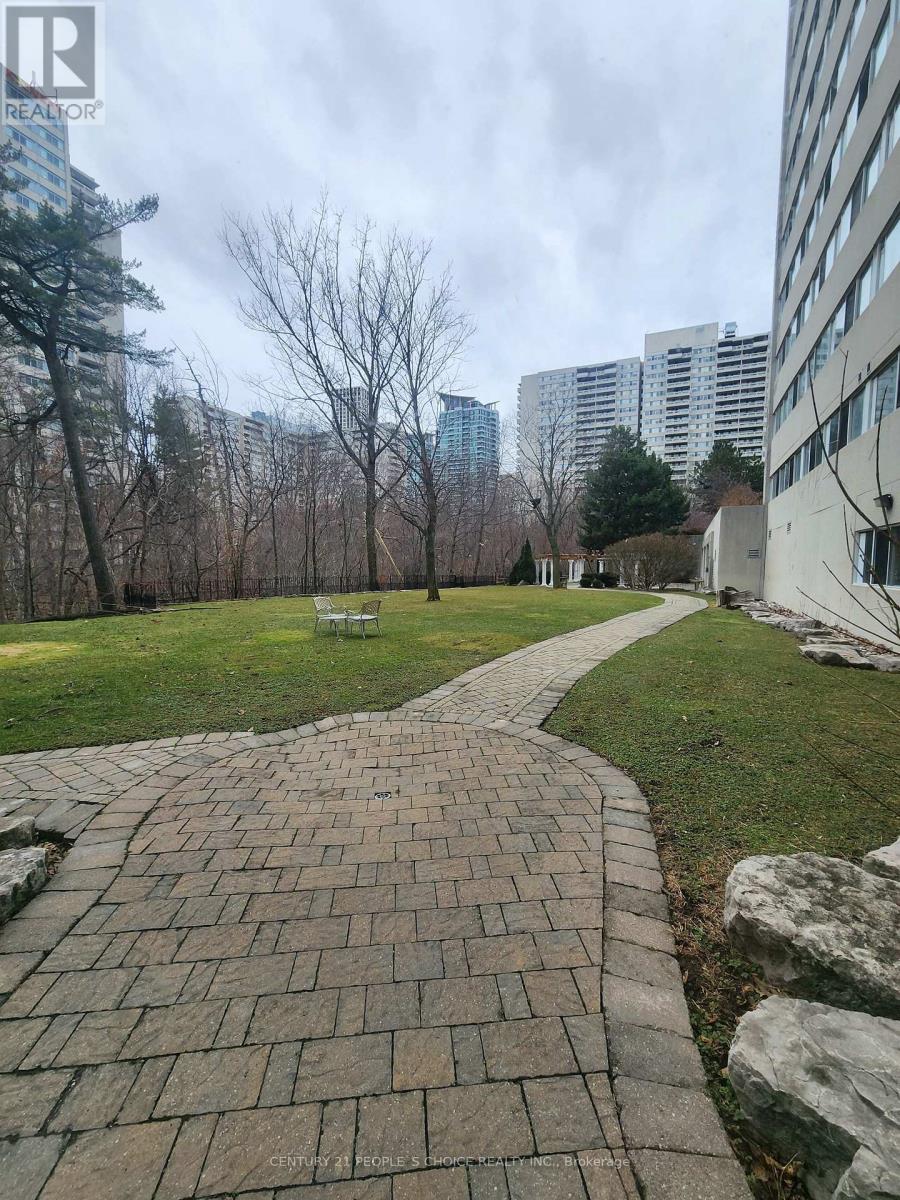 1803 - 3695 Kaneff Crescent, Mississauga, Ontario  L5A 4B6 - Photo 9 - W12952604