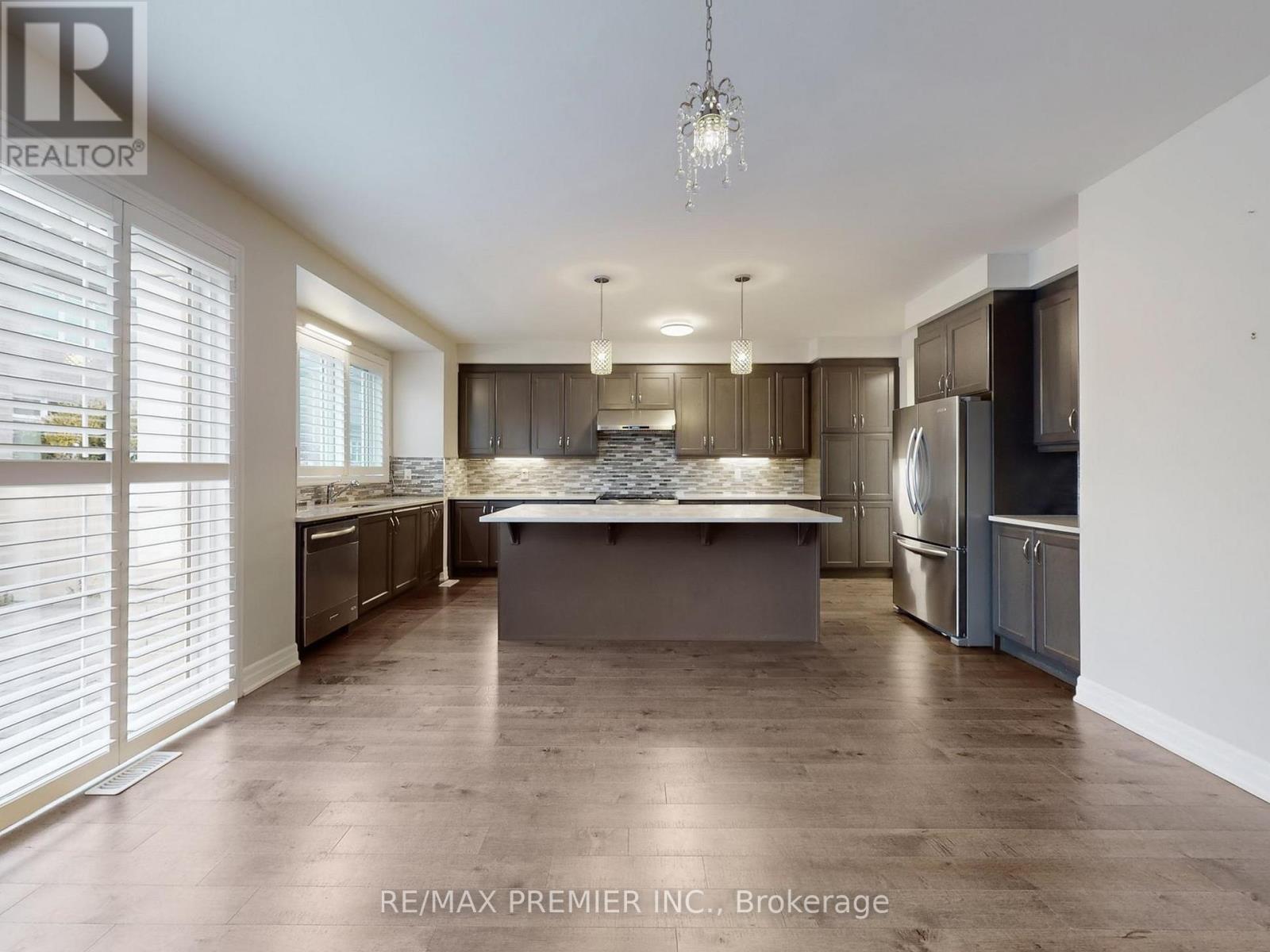 140 Magnolia Crescent, Oakville, Ontario  L6M 4M1 - Photo 11 - W12952632