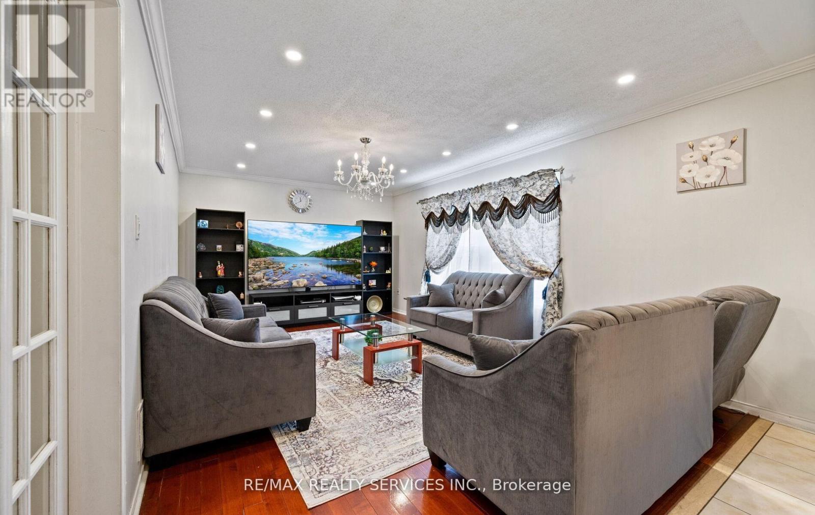 23 Edenvalley Road, Brampton, Ontario  L7A 2M6 - Photo 10 - W12952640