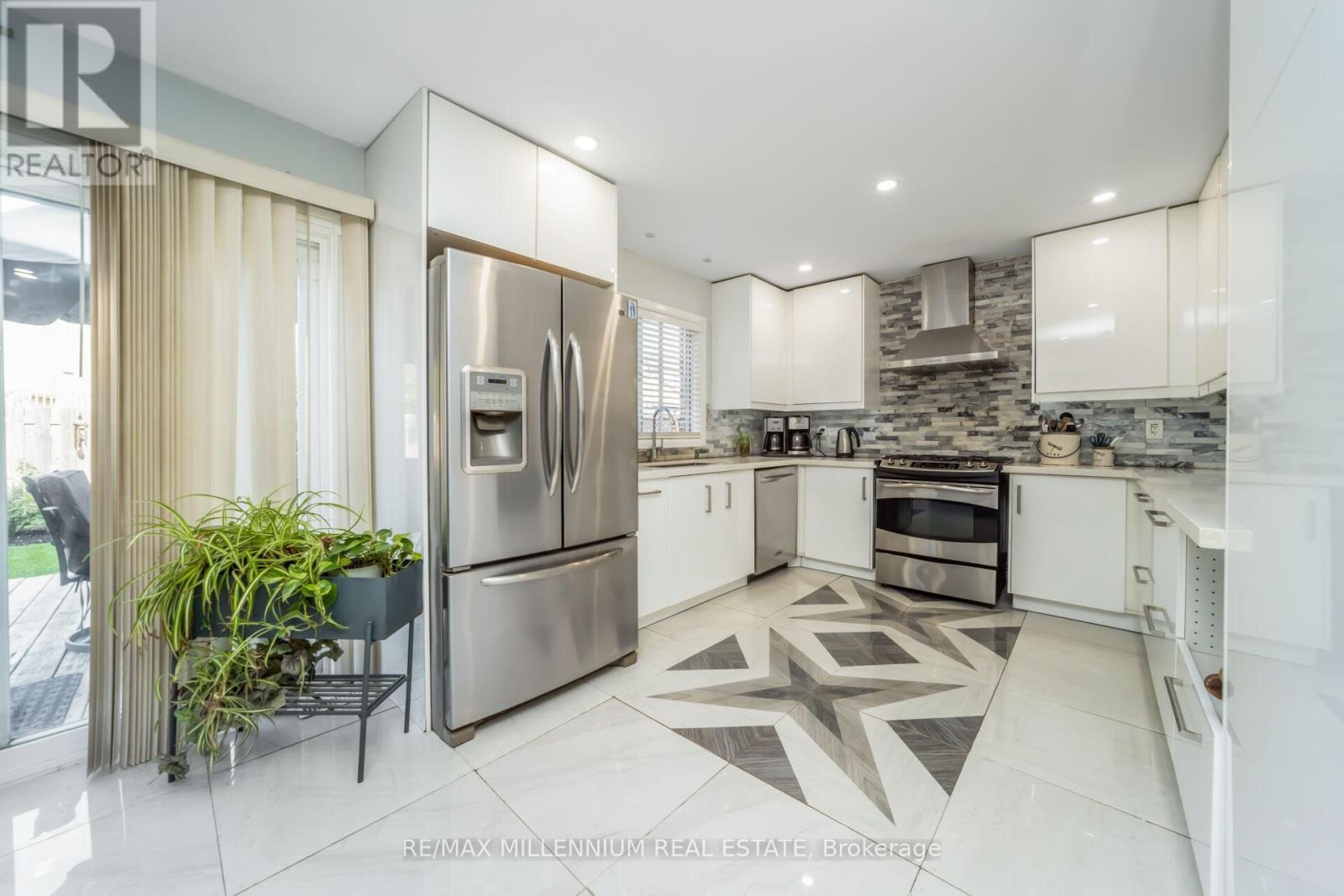 6881 Forest Park Drive, Mississauga, Ontario  L5N 6X7 - Photo 16 - W12952646