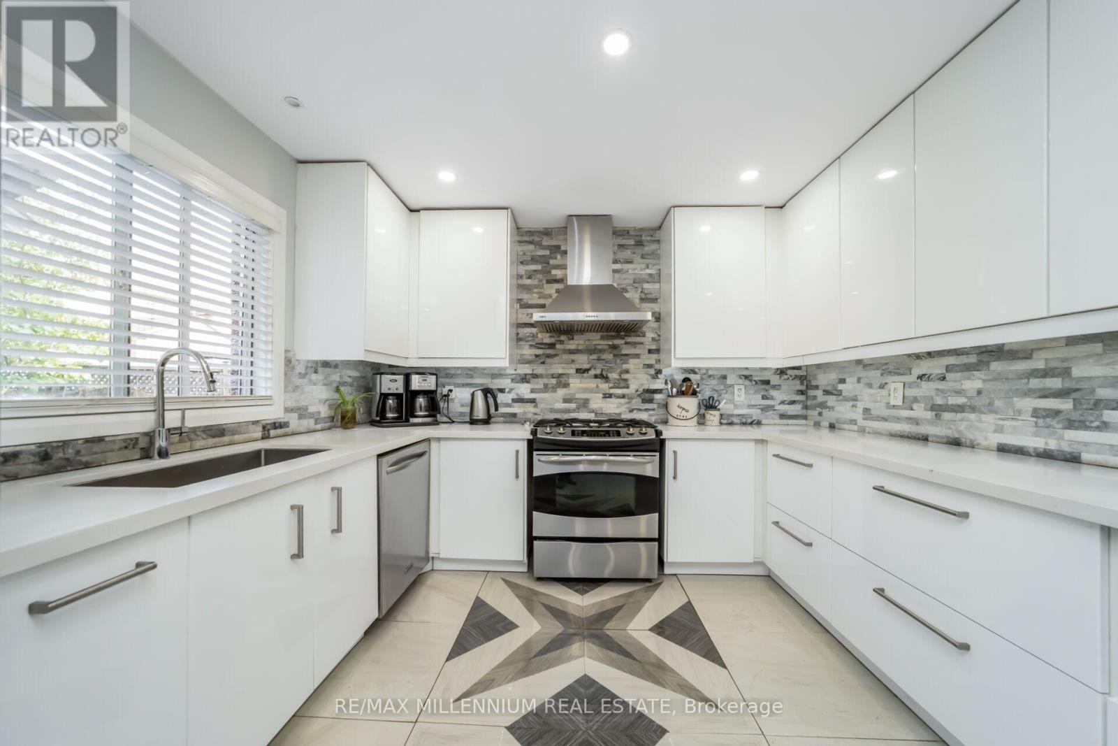 6881 Forest Park Drive, Mississauga, Ontario  L5N 6X7 - Photo 18 - W12952646