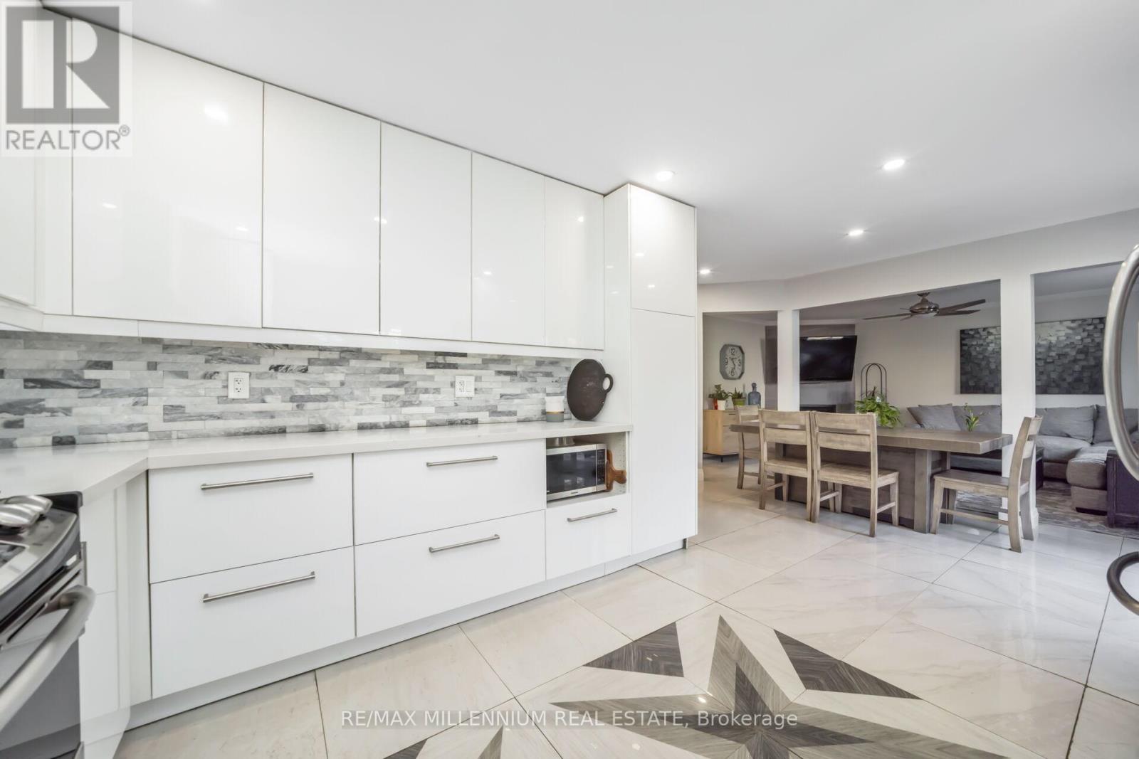 6881 Forest Park Drive, Mississauga, Ontario  L5N 6X7 - Photo 19 - W12952646