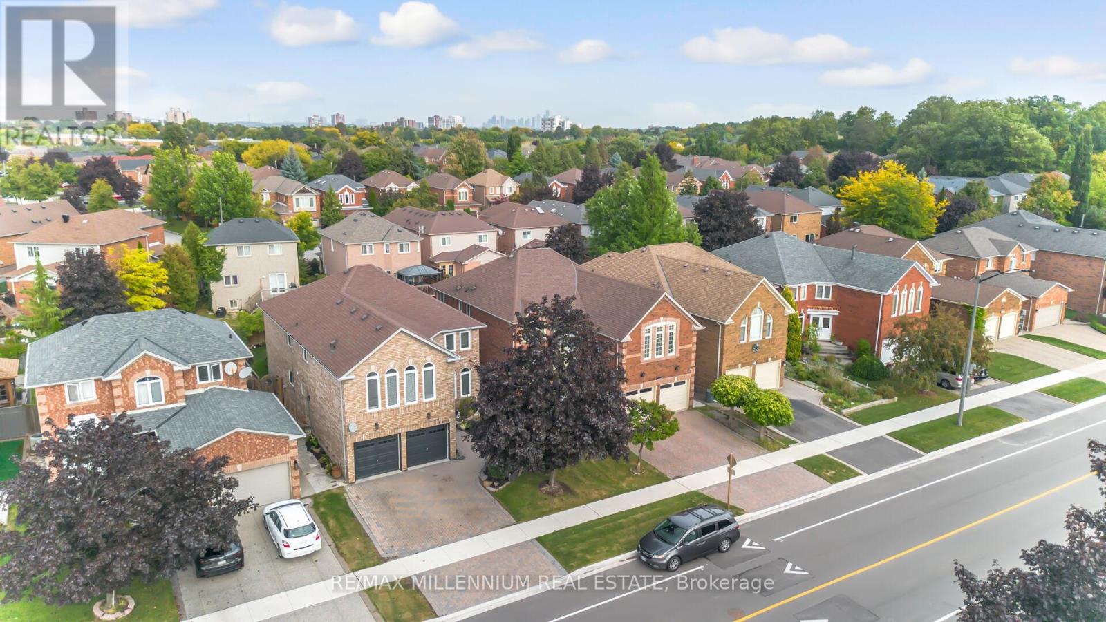 6881 Forest Park Drive, Mississauga, Ontario  L5N 6X7 - Photo 3 - W12952646