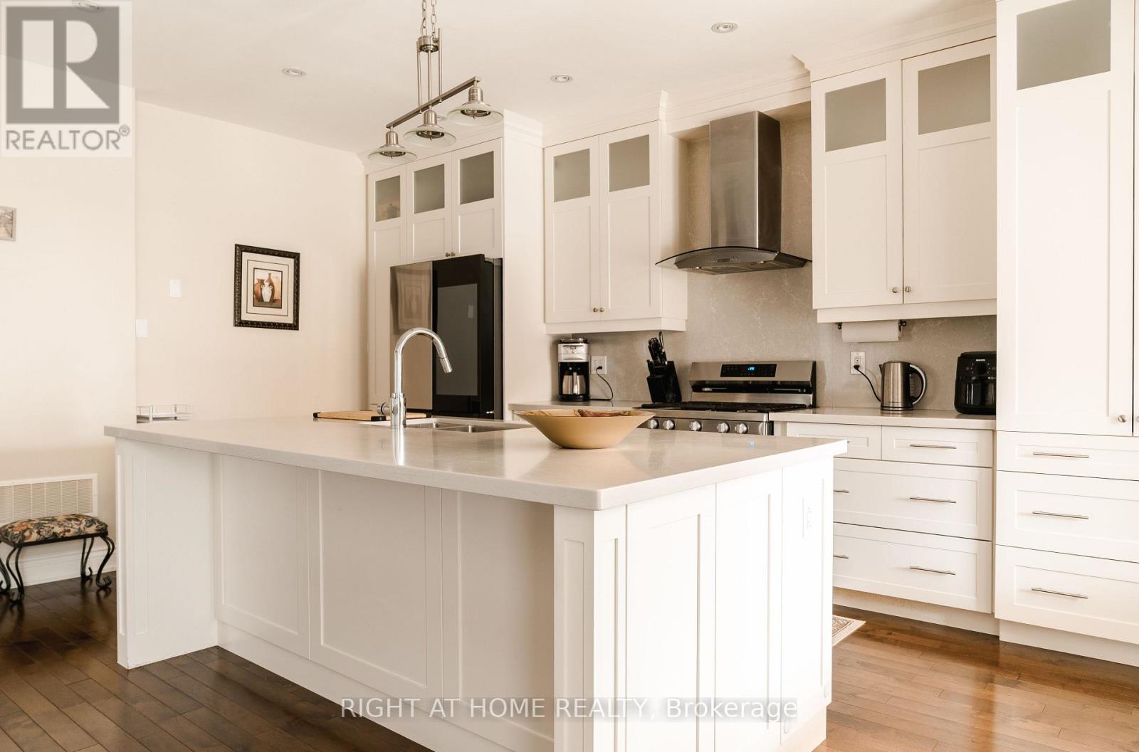 1049 Greaves Avenue, Mississauga, Ontario  L5E 3G1 - Photo 15 - W12952702