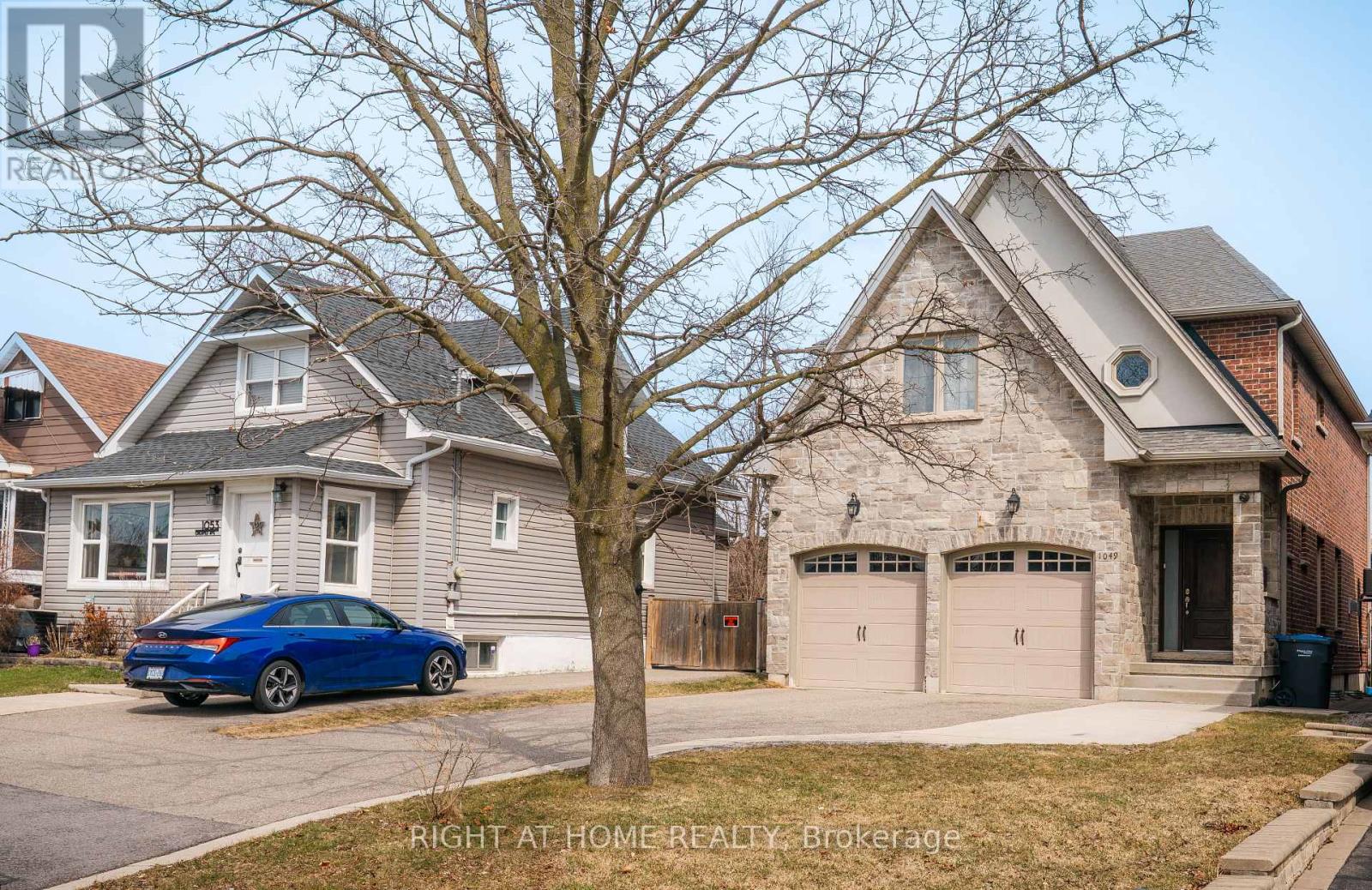 1049 Greaves Avenue, Mississauga, Ontario  L5E 3G1 - Photo 2 - W12952702