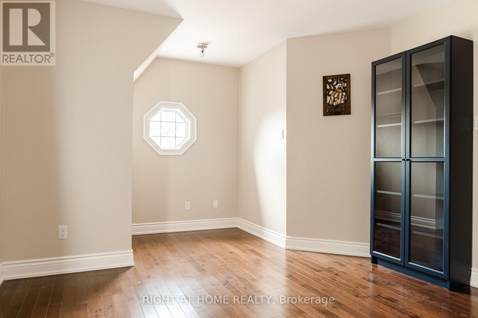 1049 Greaves Avenue, Mississauga, Ontario  L5E 3G1 - Photo 23 - W12952702