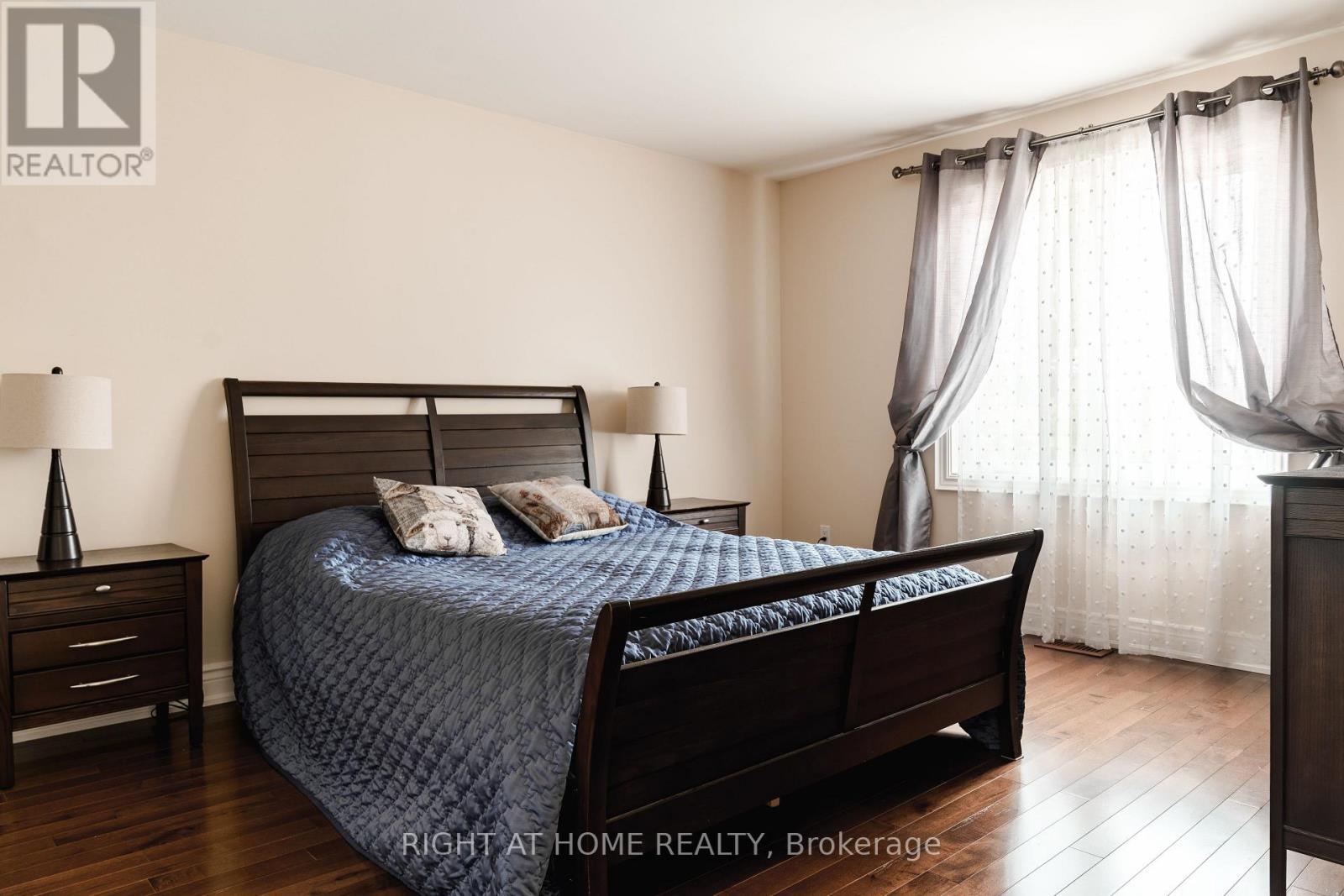 1049 Greaves Avenue, Mississauga, Ontario  L5E 3G1 - Photo 25 - W12952702