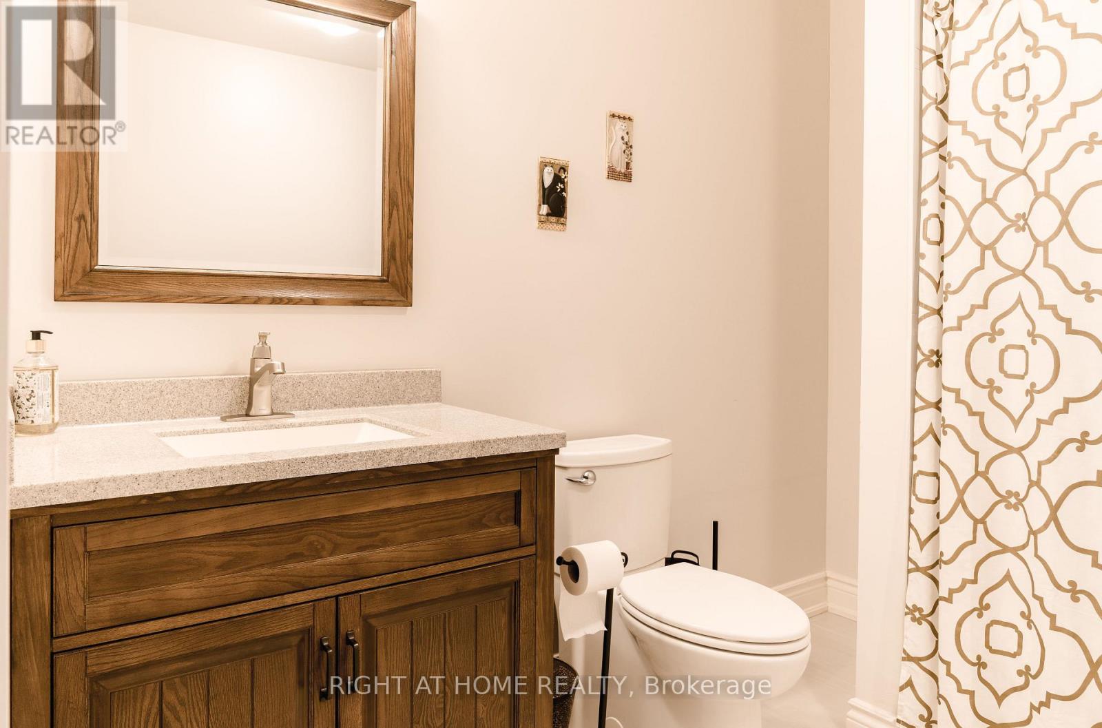 1049 Greaves Avenue, Mississauga, Ontario  L5E 3G1 - Photo 26 - W12952702