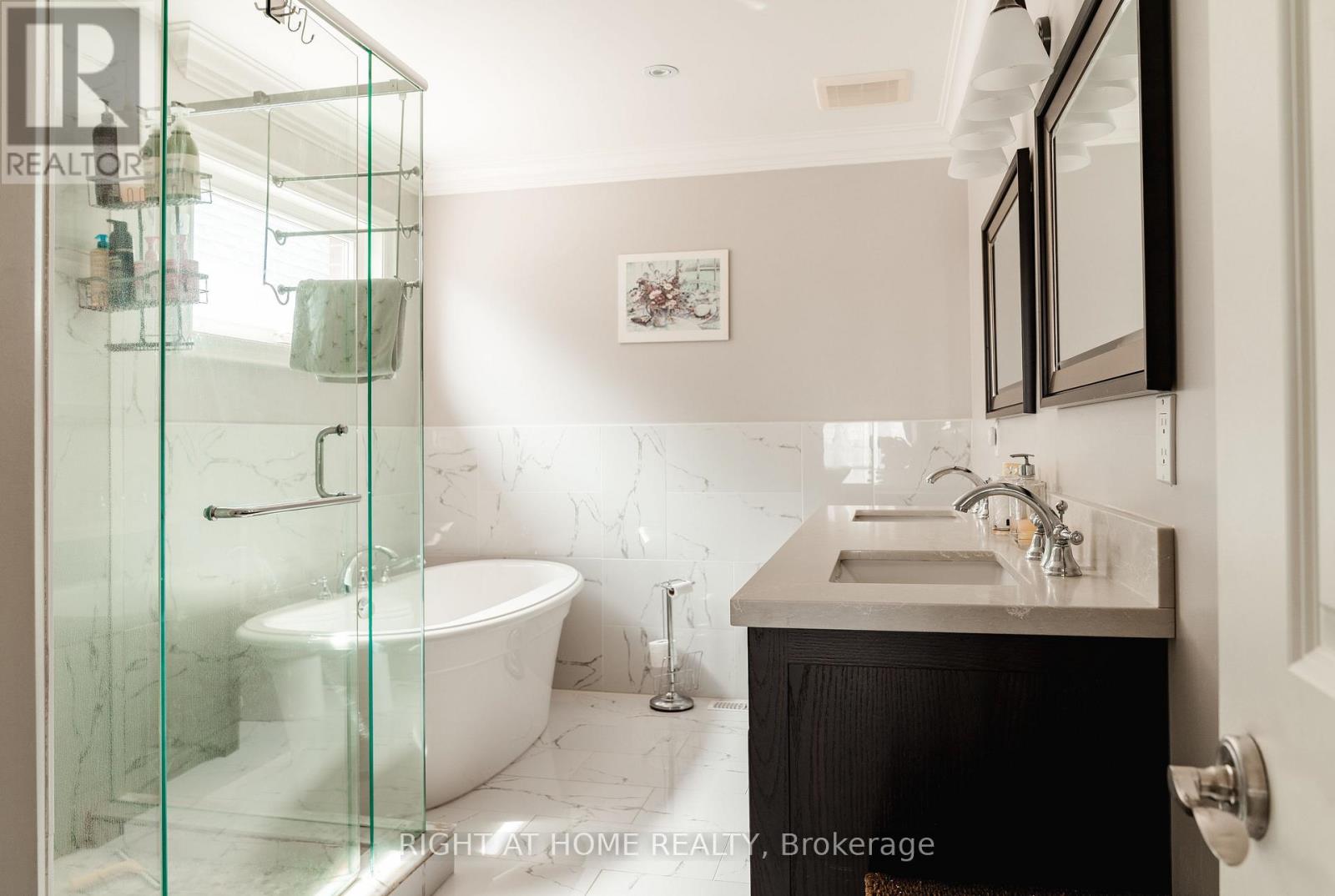 1049 Greaves Avenue, Mississauga, Ontario  L5E 3G1 - Photo 28 - W12952702