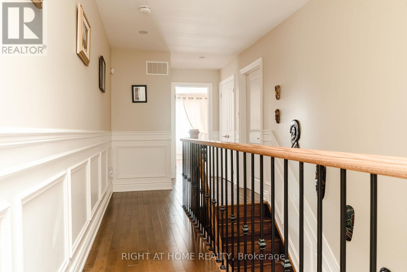 1049 Greaves Avenue, Mississauga, Ontario  L5E 3G1 - Photo 29 - W12952702