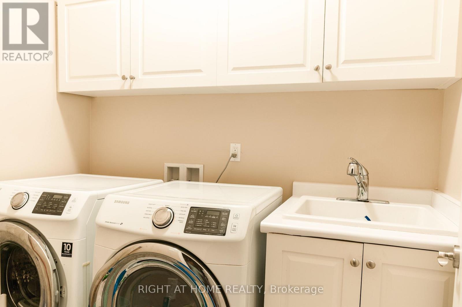 1049 Greaves Avenue, Mississauga, Ontario  L5E 3G1 - Photo 31 - W12952702