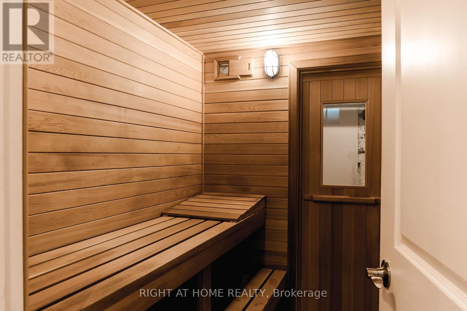 1049 Greaves Avenue, Mississauga, Ontario  L5E 3G1 - Photo 32 - W12952702