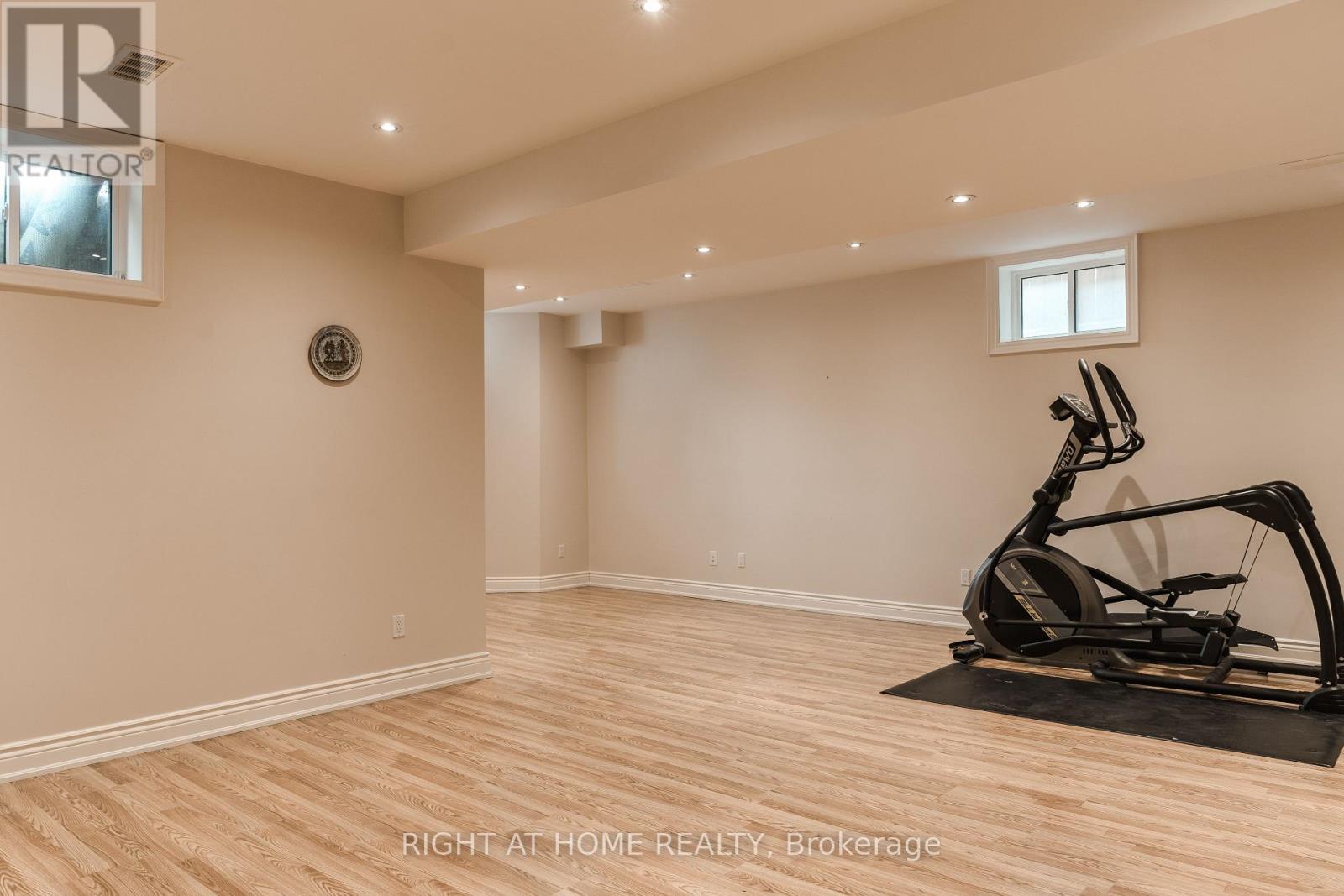 1049 Greaves Avenue, Mississauga, Ontario  L5E 3G1 - Photo 33 - W12952702