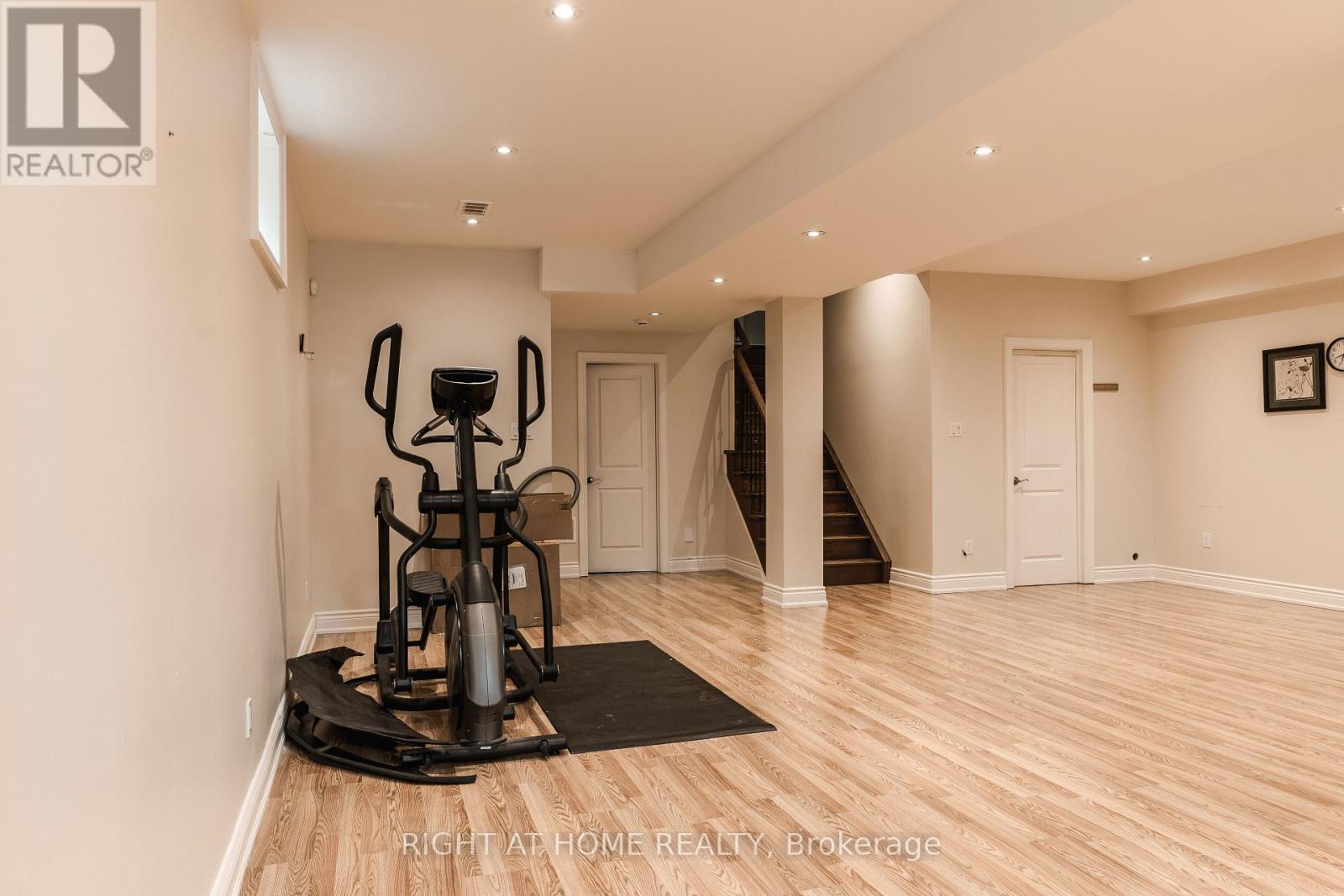 1049 Greaves Avenue, Mississauga, Ontario  L5E 3G1 - Photo 34 - W12952702