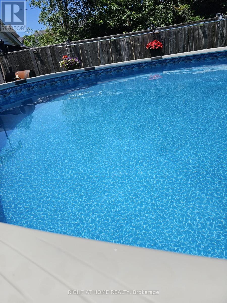 1049 Greaves Avenue, Mississauga, Ontario  L5E 3G1 - Photo 38 - W12952702