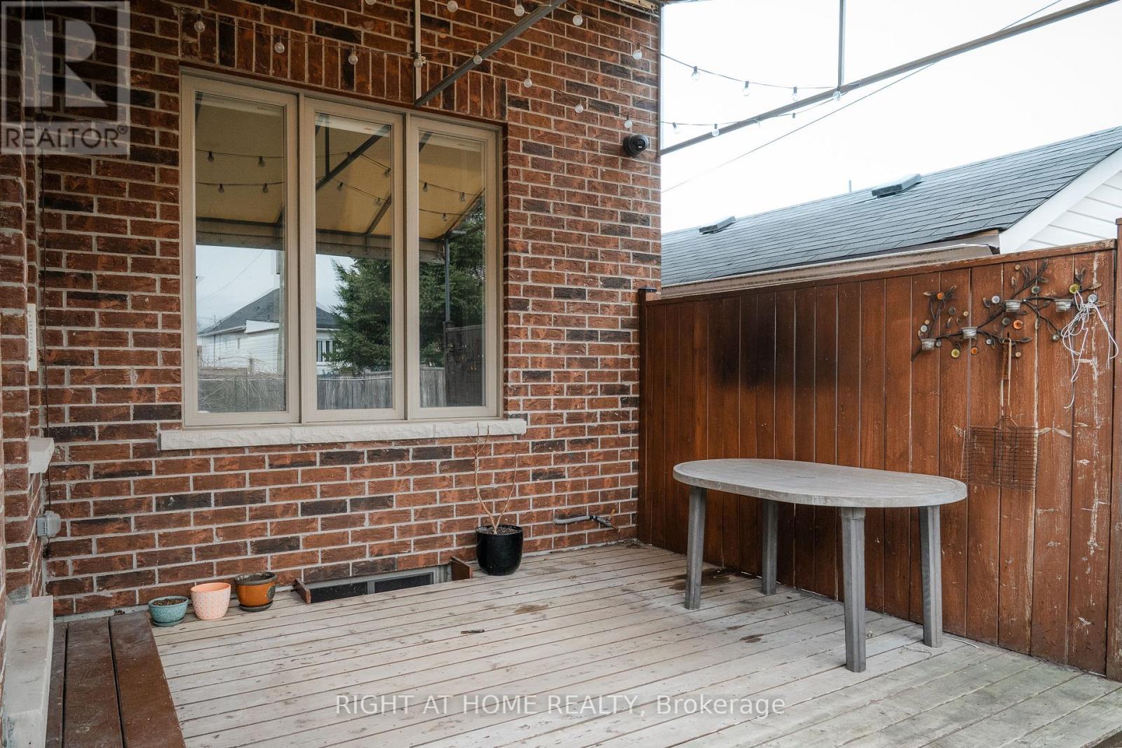 1049 Greaves Avenue, Mississauga, Ontario  L5E 3G1 - Photo 39 - W12952702