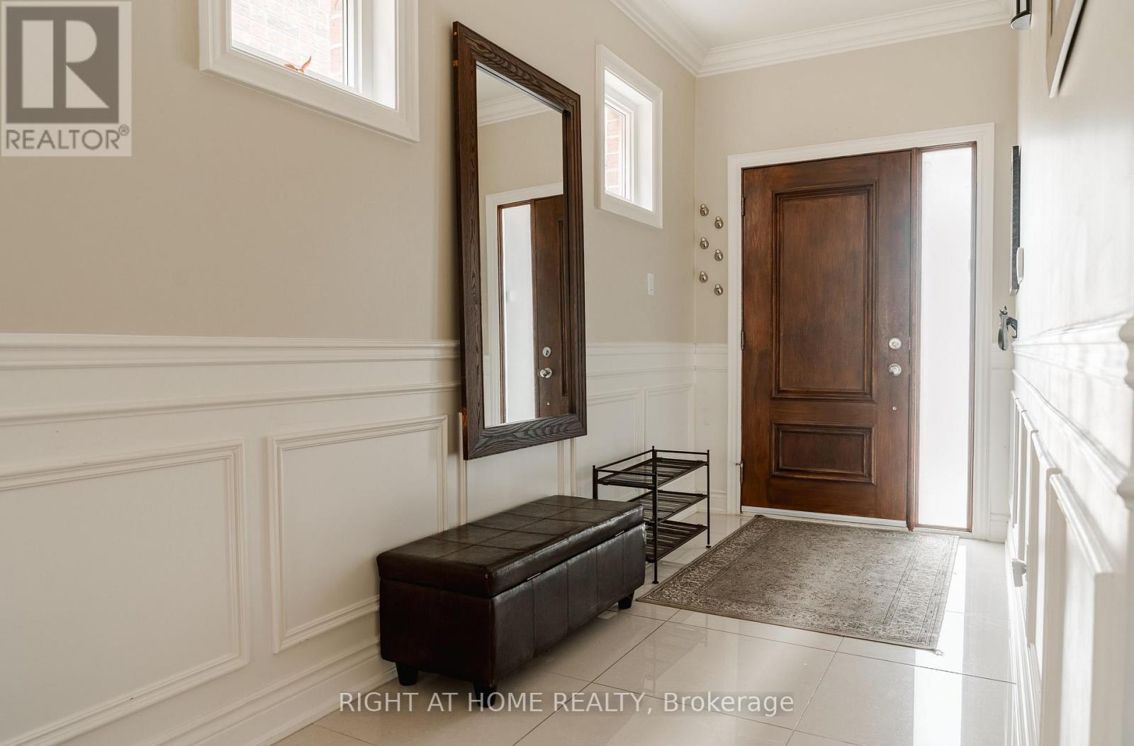 1049 Greaves Avenue, Mississauga, Ontario  L5E 3G1 - Photo 4 - W12952702