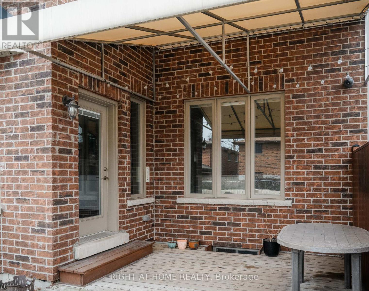 1049 Greaves Avenue, Mississauga, Ontario  L5E 3G1 - Photo 40 - W12952702