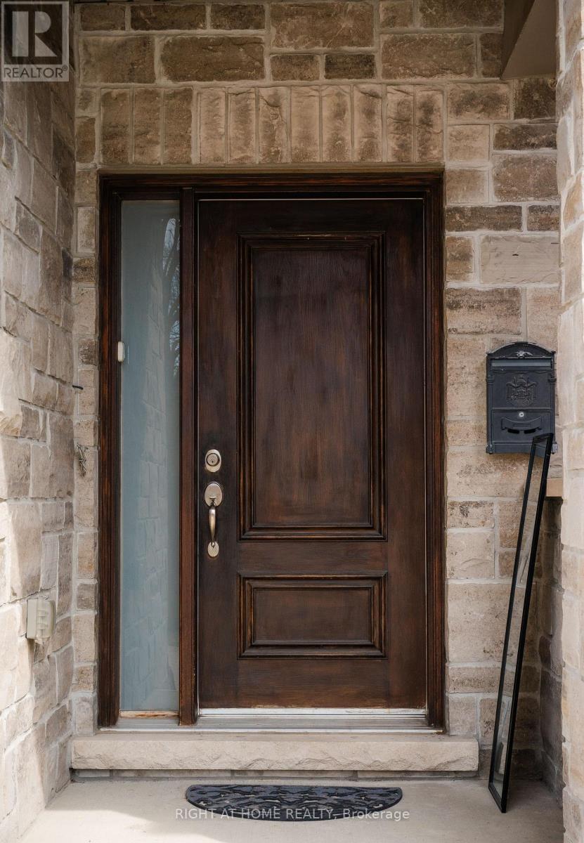 1049 Greaves Avenue, Mississauga, Ontario  L5E 3G1 - Photo 41 - W12952702