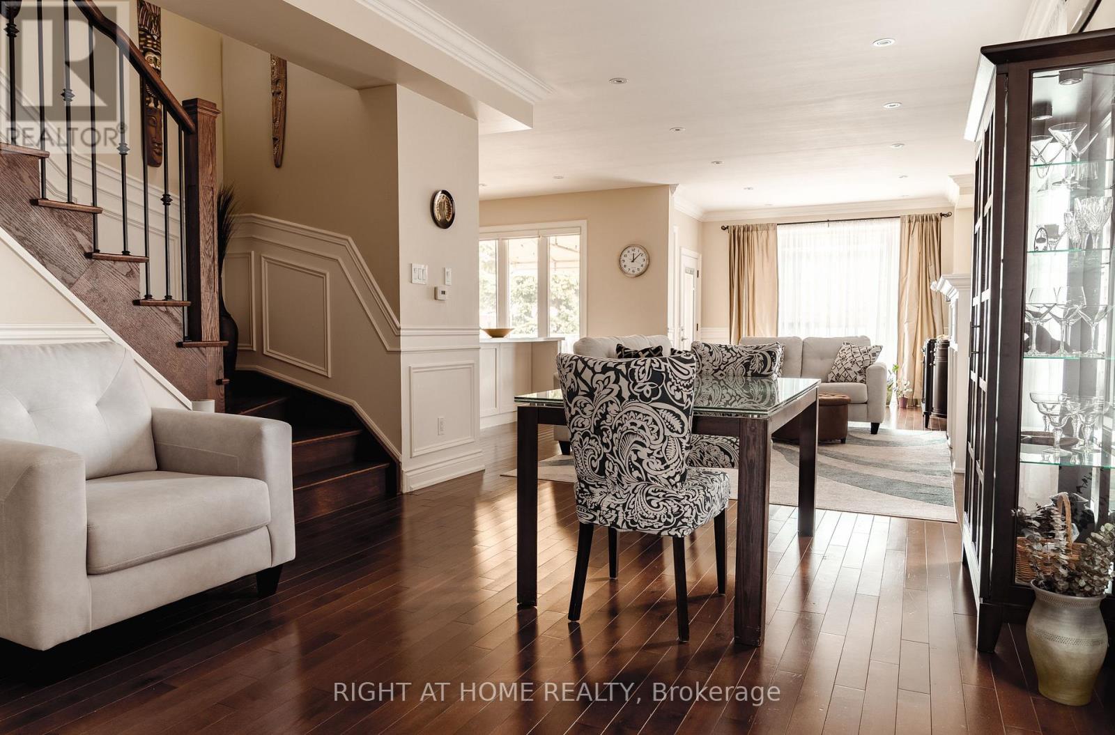 1049 Greaves Avenue, Mississauga, Ontario  L5E 3G1 - Photo 5 - W12952702